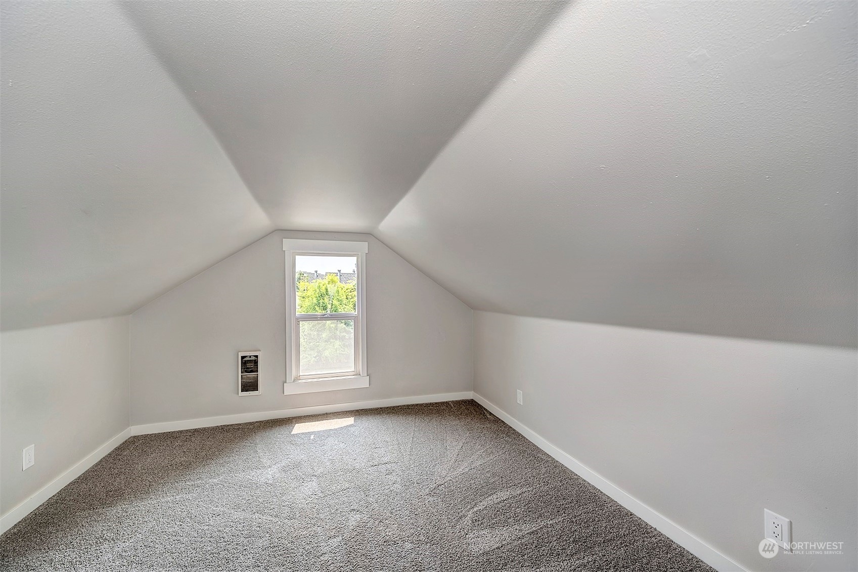2707 Victor Place Everett, WA 98201 - Photo 15 of 30 a view of empty room with window