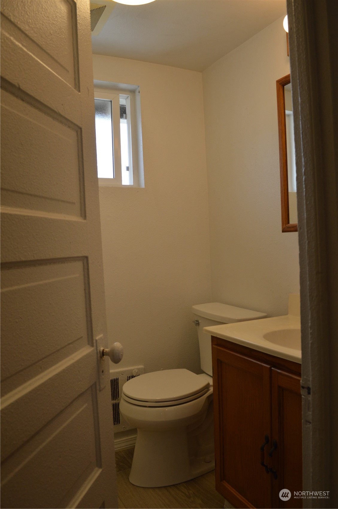 2707 Victor Place Everett, WA 98201 - Photo 20 of 30 a bathroom with a toilet