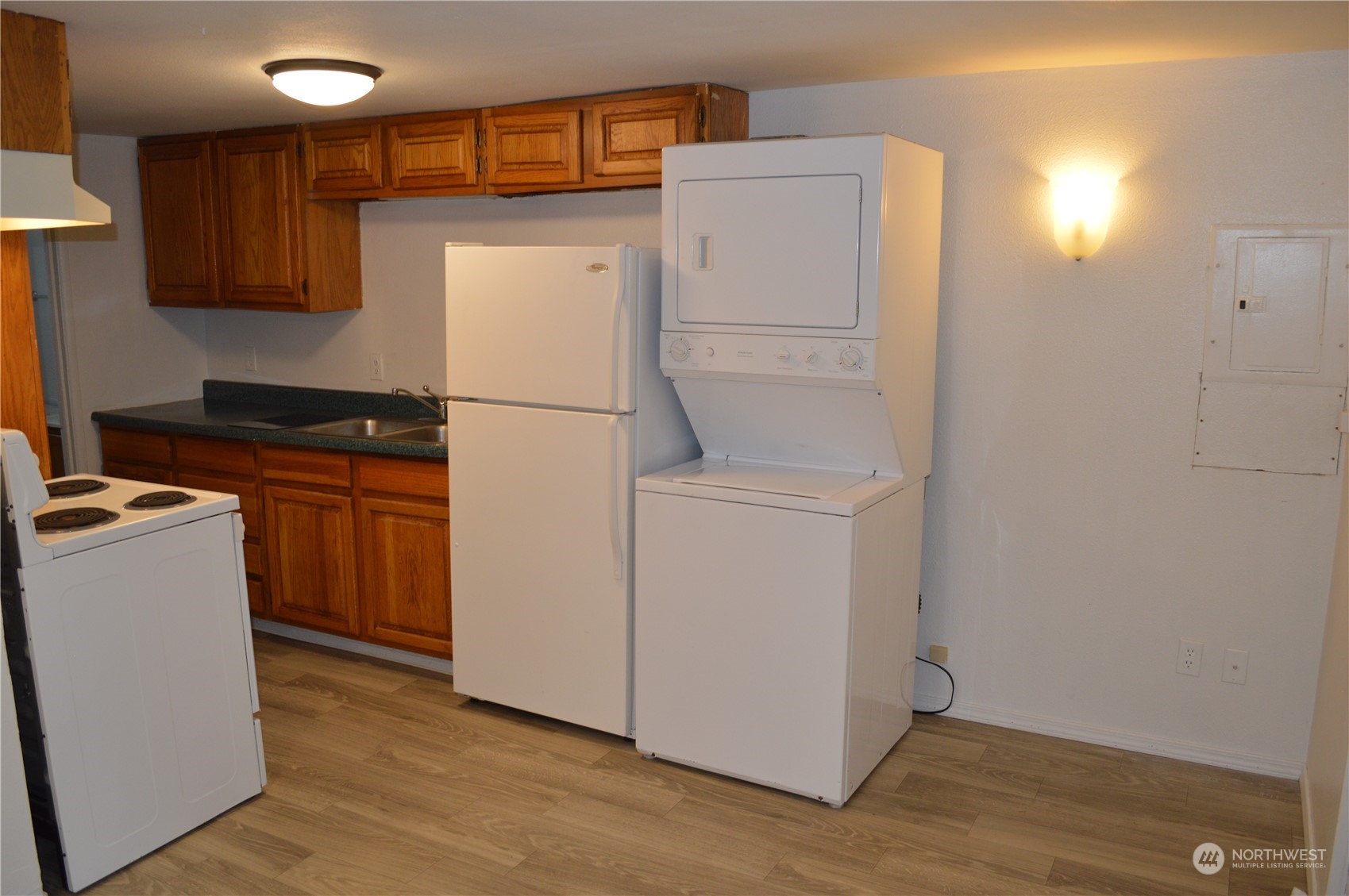 2707 Victor Place Everett, WA 98201 - Photo 23 of 30 a utility room with dryer and washer
