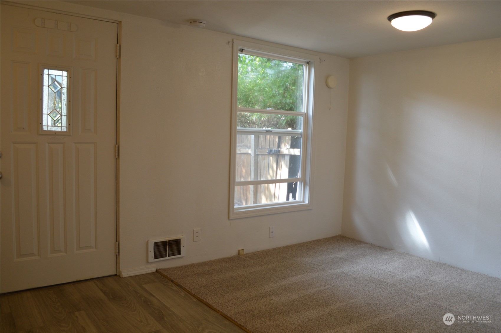 2707 Victor Place Everett, WA 98201 - Photo 25 of 30 an empty room with windows