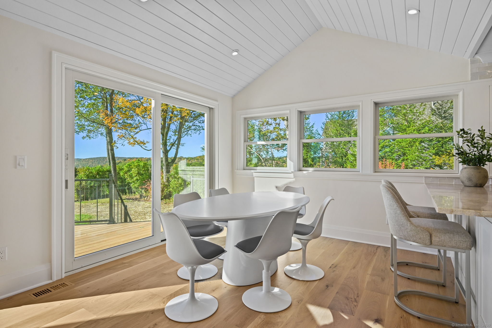 71 Peaceable Ridge Road Ridgefield, CT 06877 - Photo 15 of 40