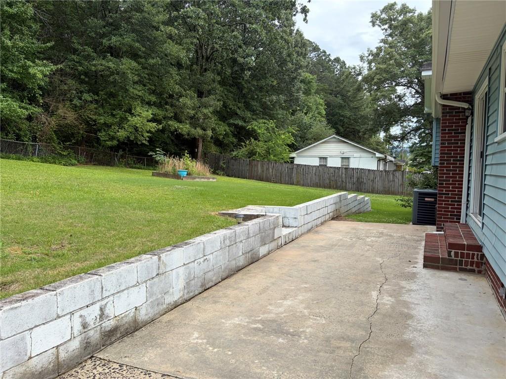 52 Lyons Drive Northwest Rome, GA 30165 - Photo 22 of 34 a front view of a house with garden