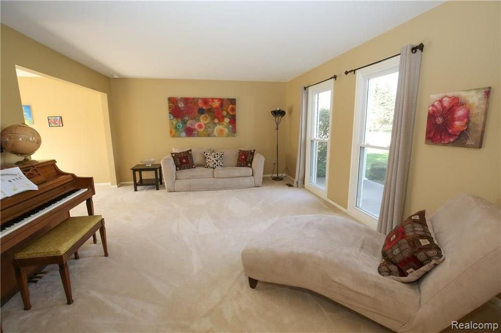 925 Bridgestone Drive Rochester Hills, MI 48309 - Photo 11 of 54