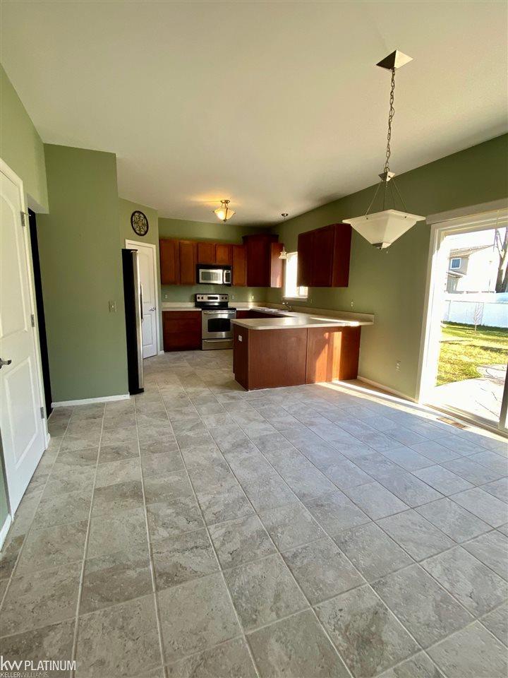 2761 Eastern Avenue Rochester Hills, MI 48307 - Photo 11 of 36