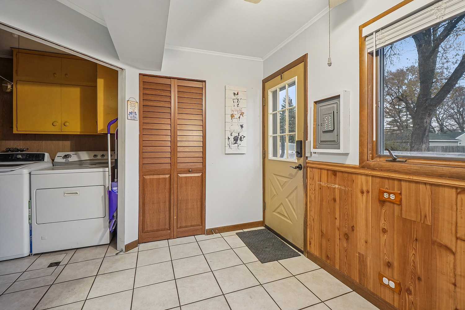 14317 Kilbourn Avenue Midlothian, IL 60445 - Photo 15 of 17 a view of a utility room with windows