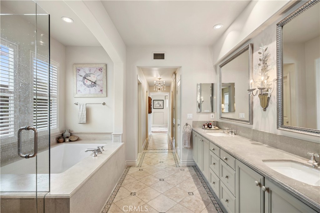 41 Whitehall Newport Beach, CA 92660 - Photo 11 of 22