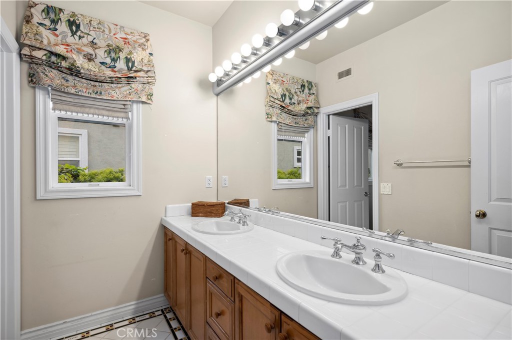 41 Whitehall Newport Beach, CA 92660 - Photo 17 of 22