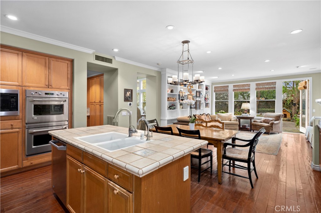 41 Whitehall Newport Beach, CA 92660 - Photo 8 of 22