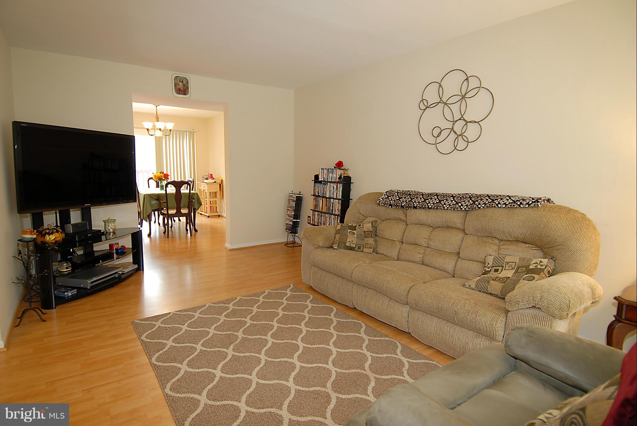 3247 Foothill Street Woodbridge, VA 22192 - Photo 2 of 26 Living Room