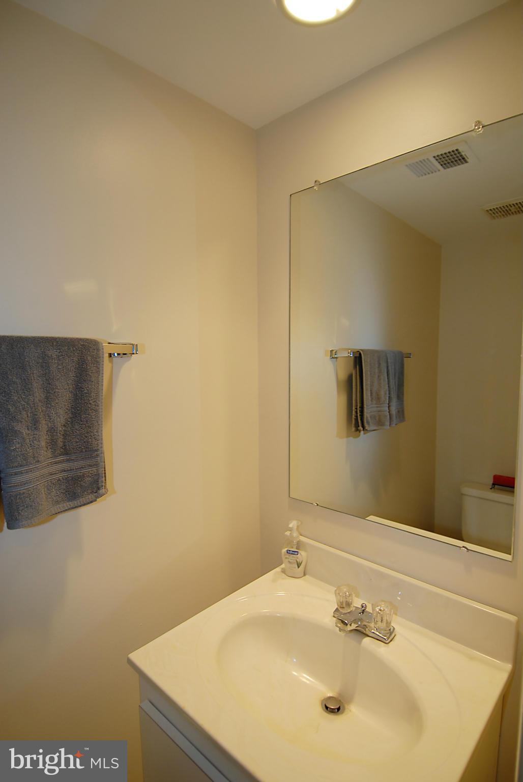 3247 Foothill Street Woodbridge, VA 22192 - Photo 11 of 26 Half Bath