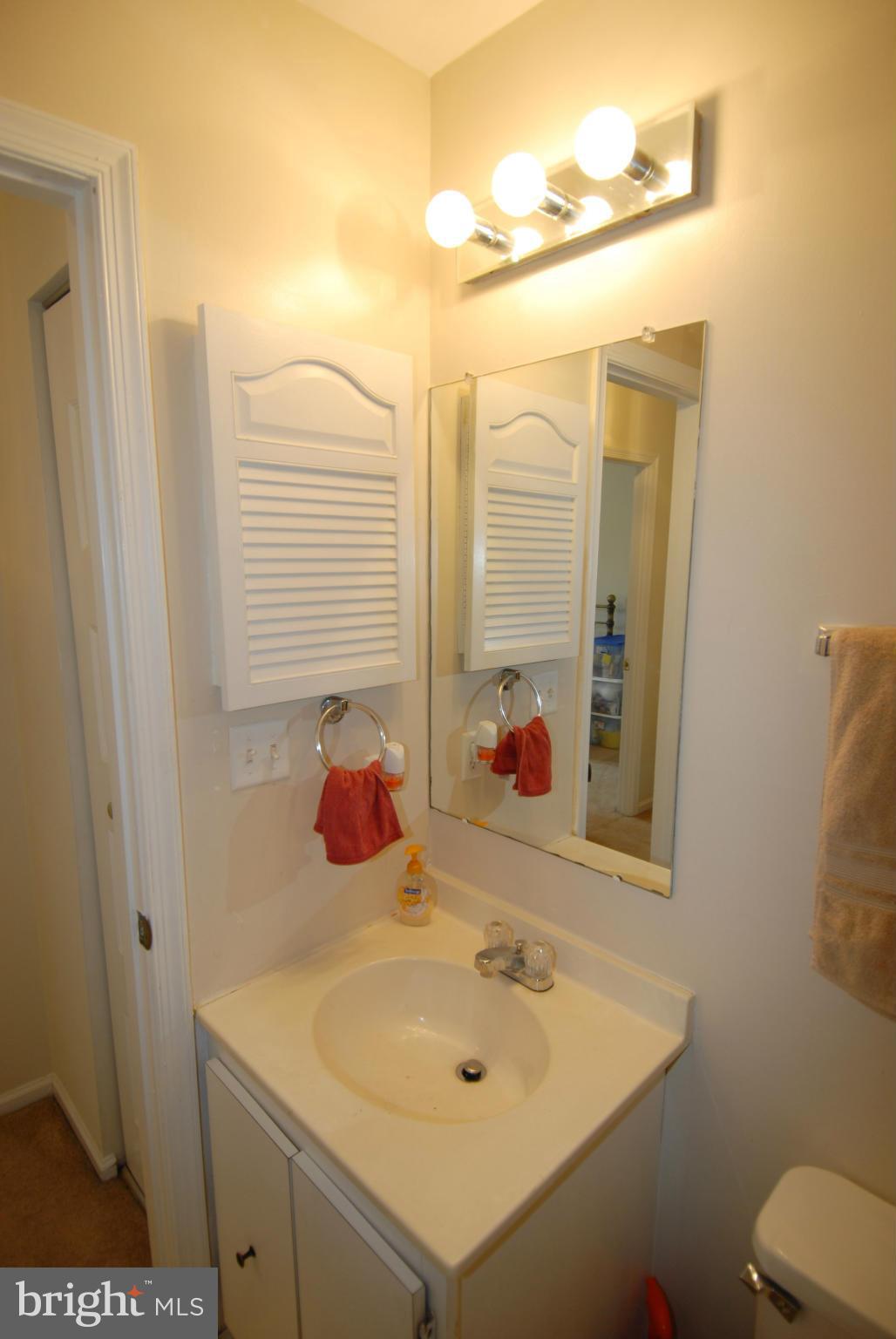 3247 Foothill Street Woodbridge, VA 22192 - Photo 17 of 26 Hall Bath