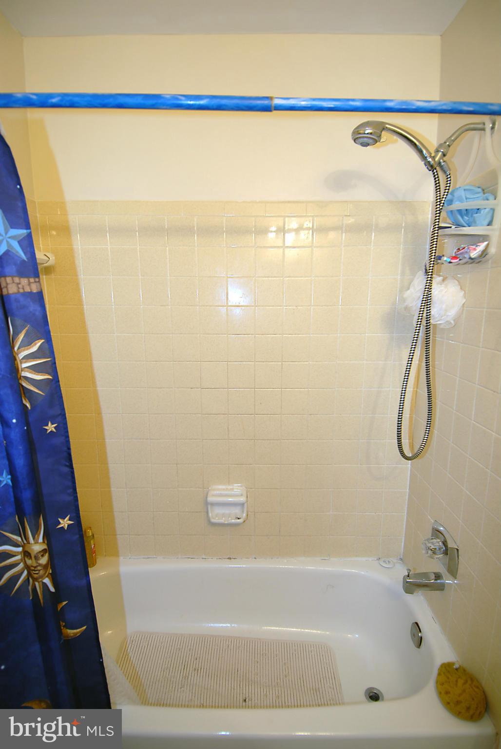 3247 Foothill Street Woodbridge, VA 22192 - Photo 18 of 26 Hall Bath