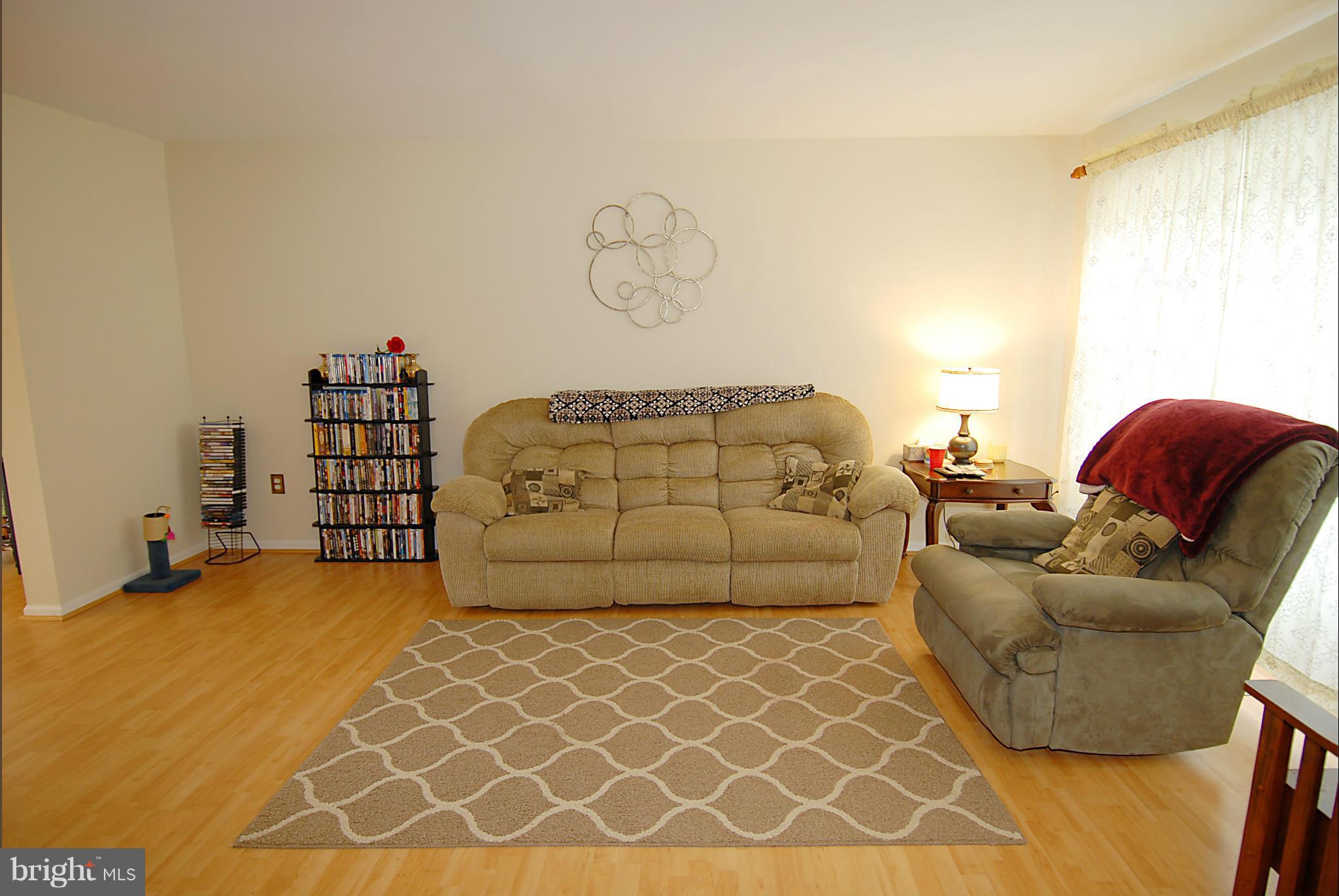 3247 Foothill Street Woodbridge, VA 22192 - Photo 3 of 26 Living Room