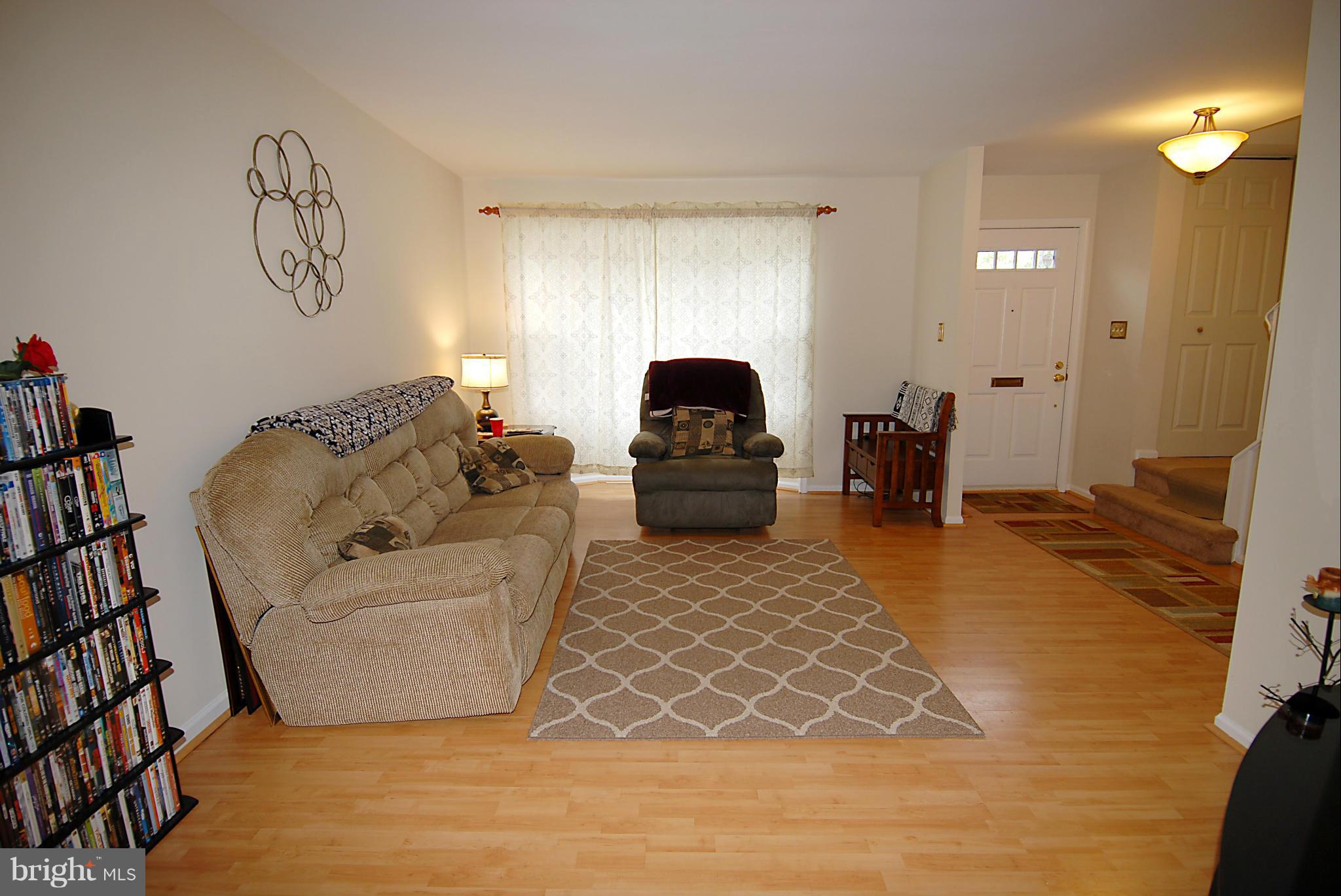 3247 Foothill Street Woodbridge, VA 22192 - Photo 4 of 26 Living Room