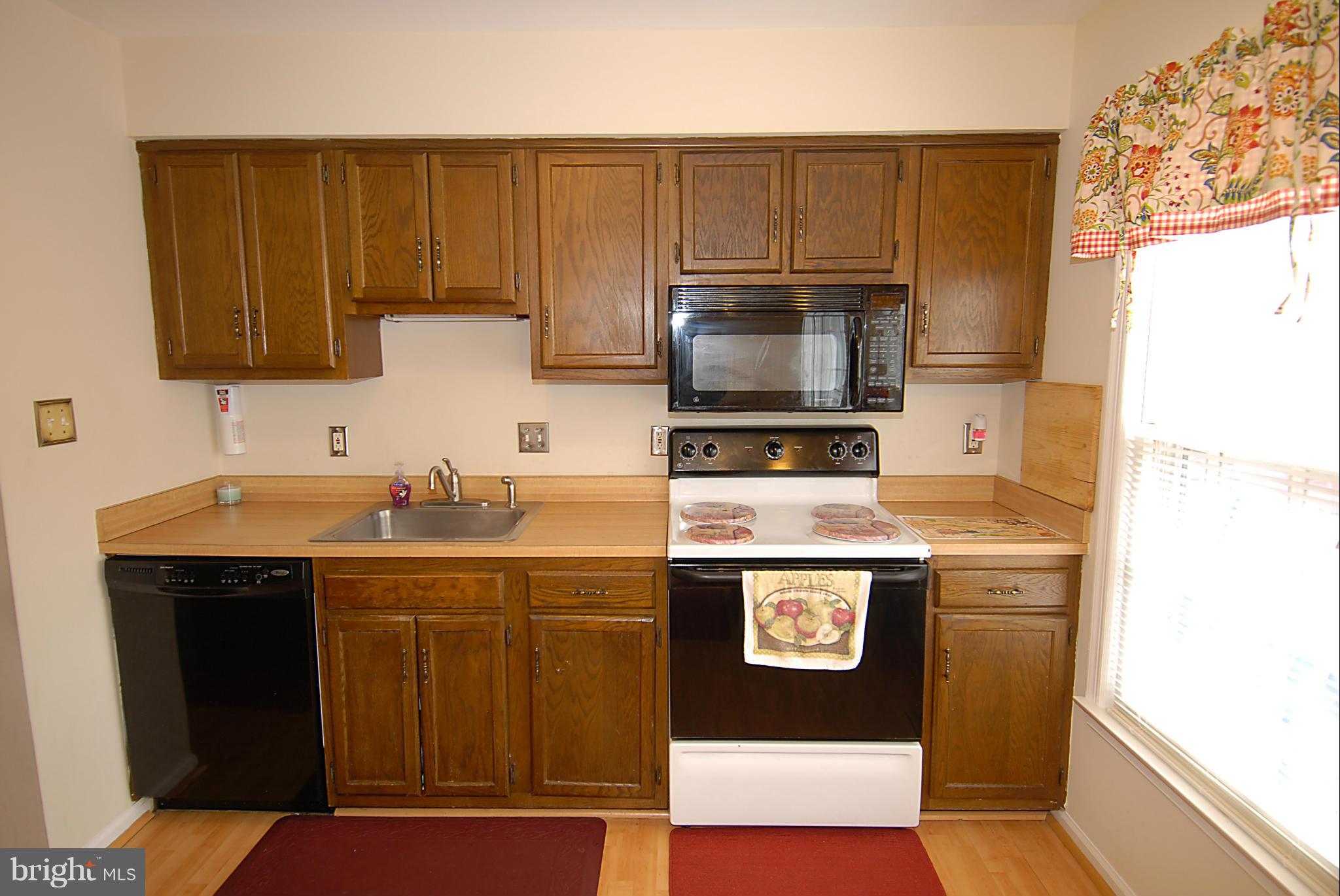 3247 Foothill Street Woodbridge, VA 22192 - Photo 7 of 26 Kitchen