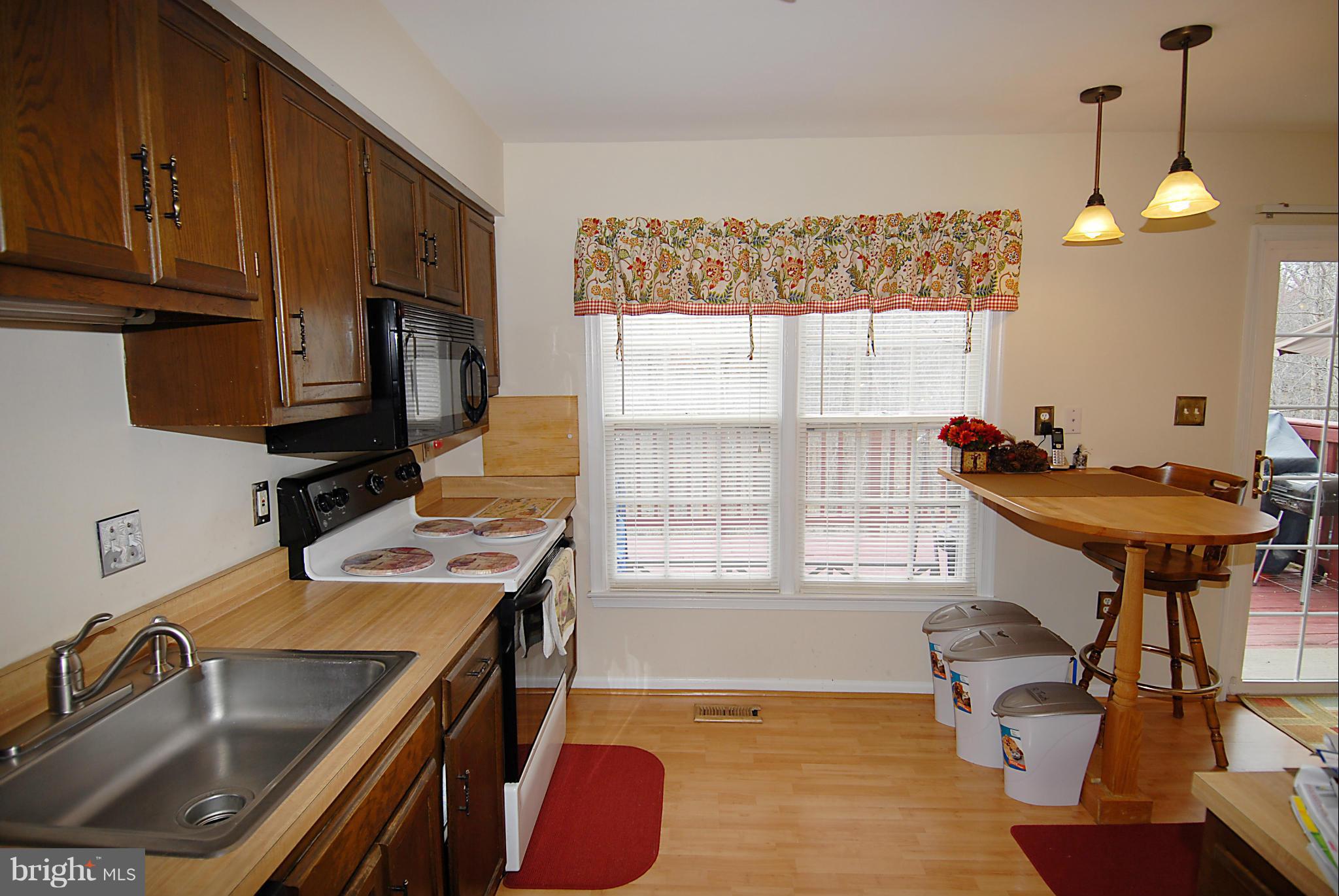 3247 Foothill Street Woodbridge, VA 22192 - Photo 8 of 26 Kitchen