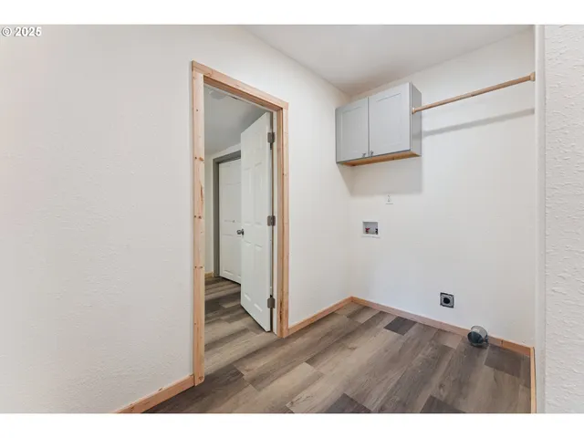 $269,999 | 89311 Sutton Lake Drive, Florence, OR 97439