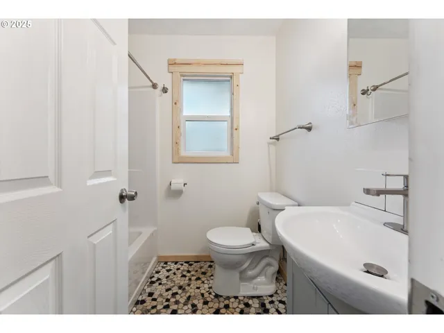 $269,999 | 89311 Sutton Lake Drive, Florence, OR 97439