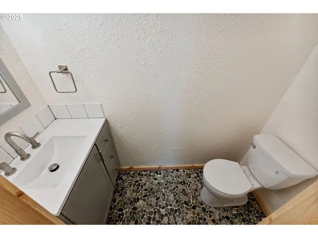 $269,999 | 89311 Sutton Lake Drive, Florence, OR 97439