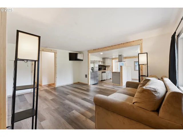 $269,999 | 89311 Sutton Lake Drive, Florence, OR 97439