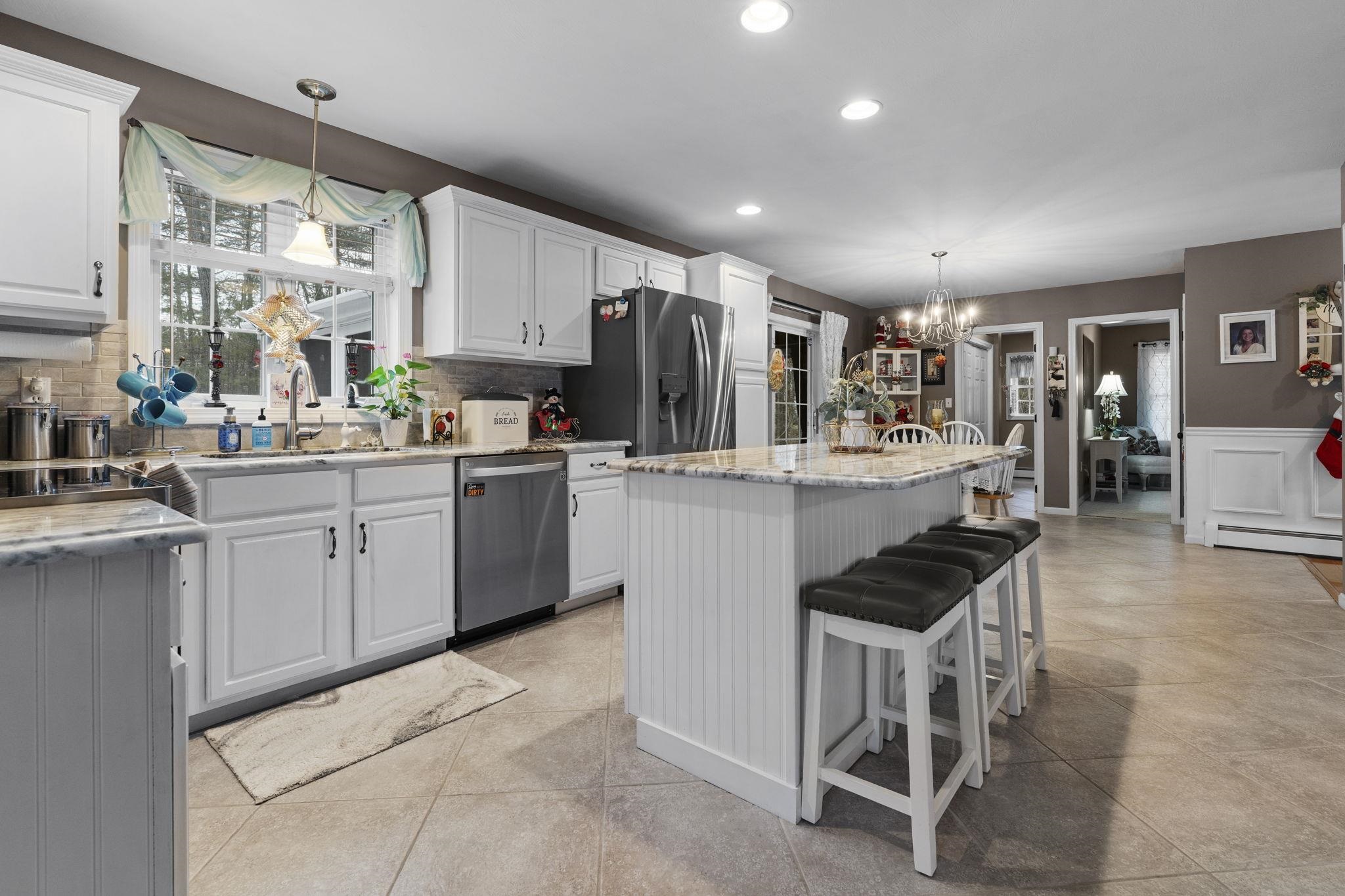 19 Colonial Drive Londonderry, NH 03053 - Photo 18 of 58