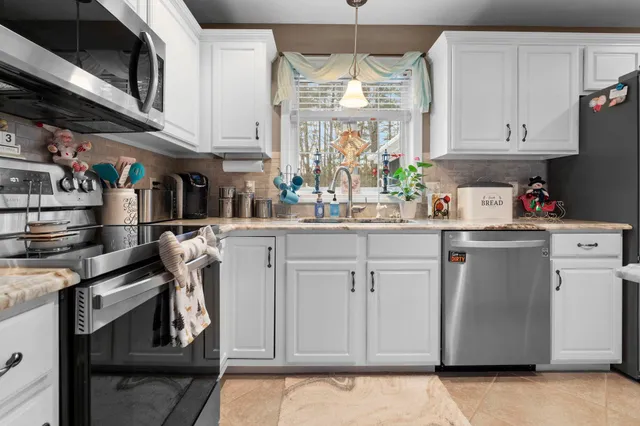 $865,000 | 19 Colonial Drive, Londonderry, NH 03053