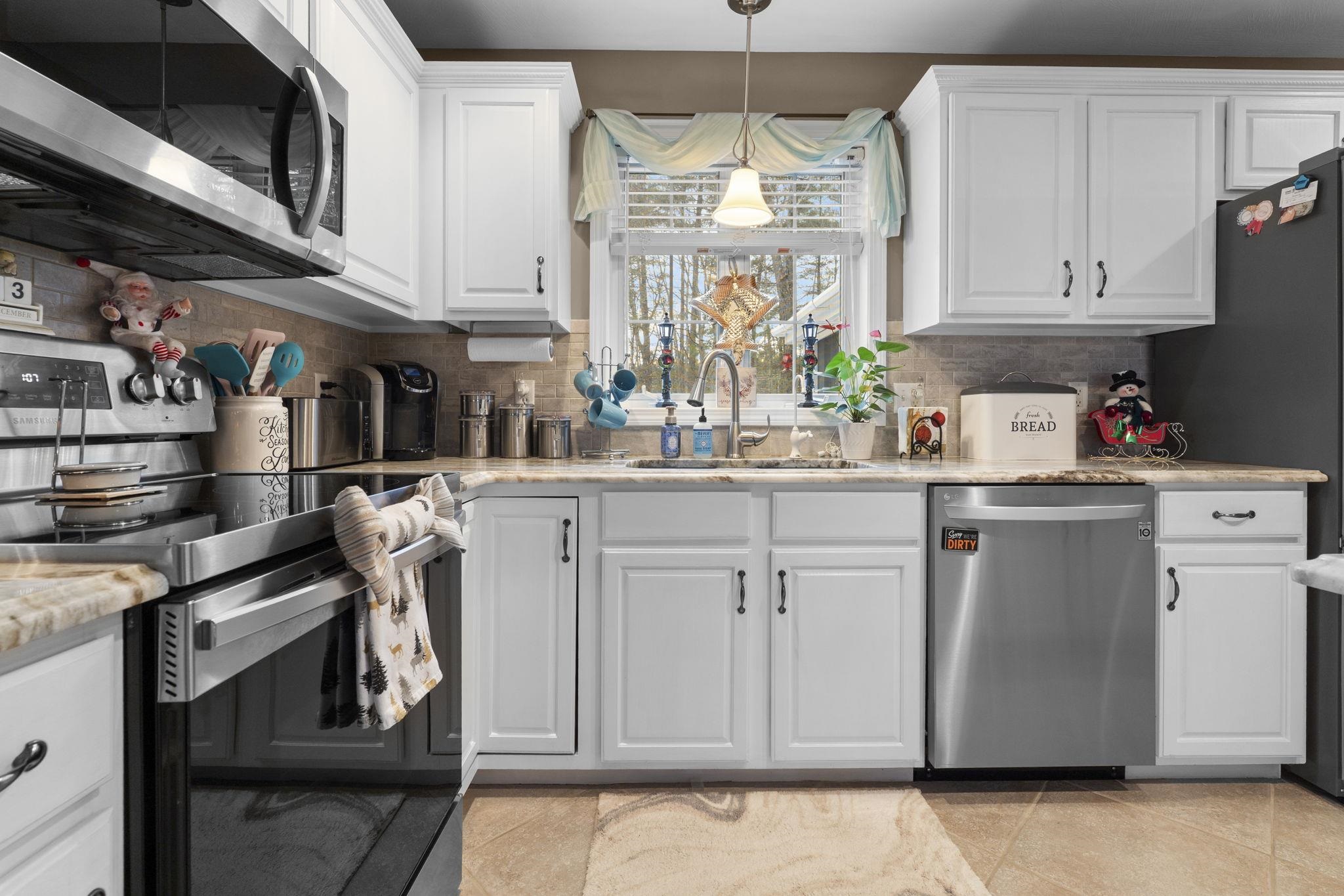 19 Colonial Drive Londonderry, NH 03053 - Photo 19 of 58