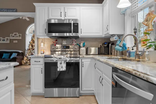 $865,000 | 19 Colonial Drive, Londonderry, NH 03053