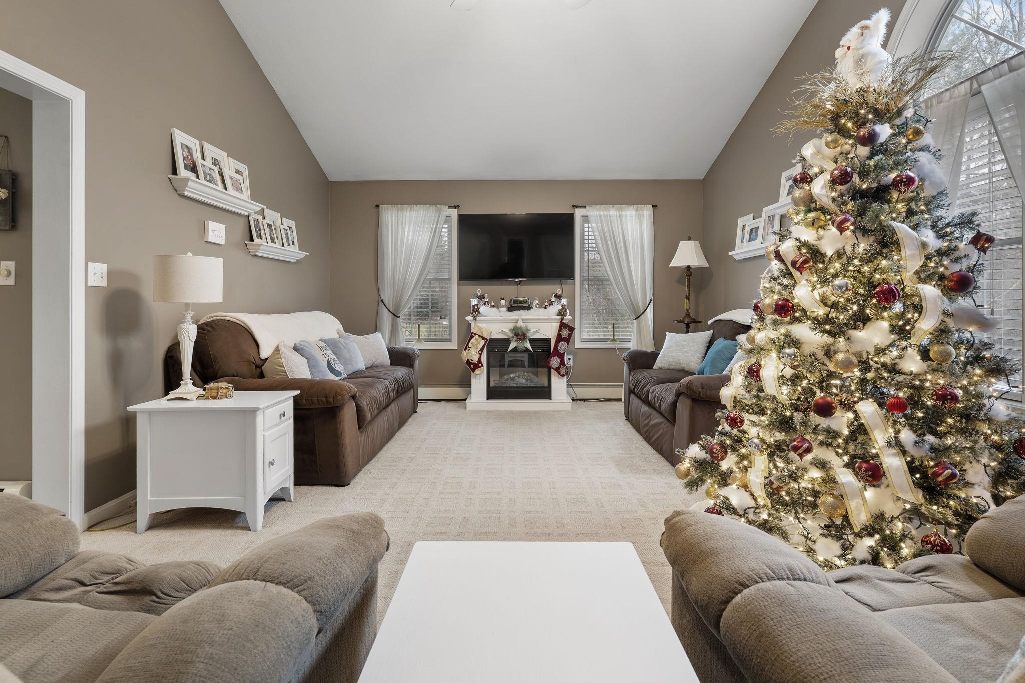 19 Colonial Drive Londonderry, NH 03053 - Photo 31 of 58