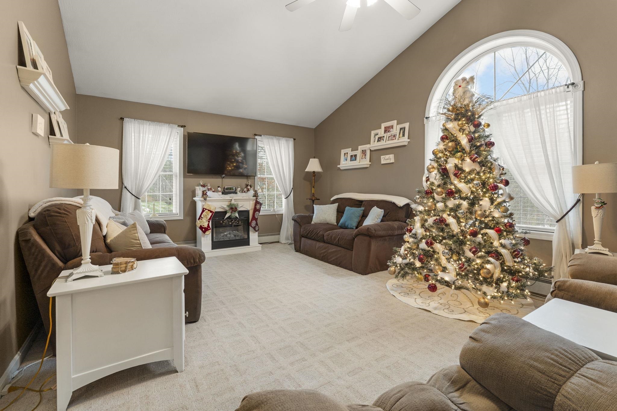 19 Colonial Drive Londonderry, NH 03053 - Photo 33 of 58