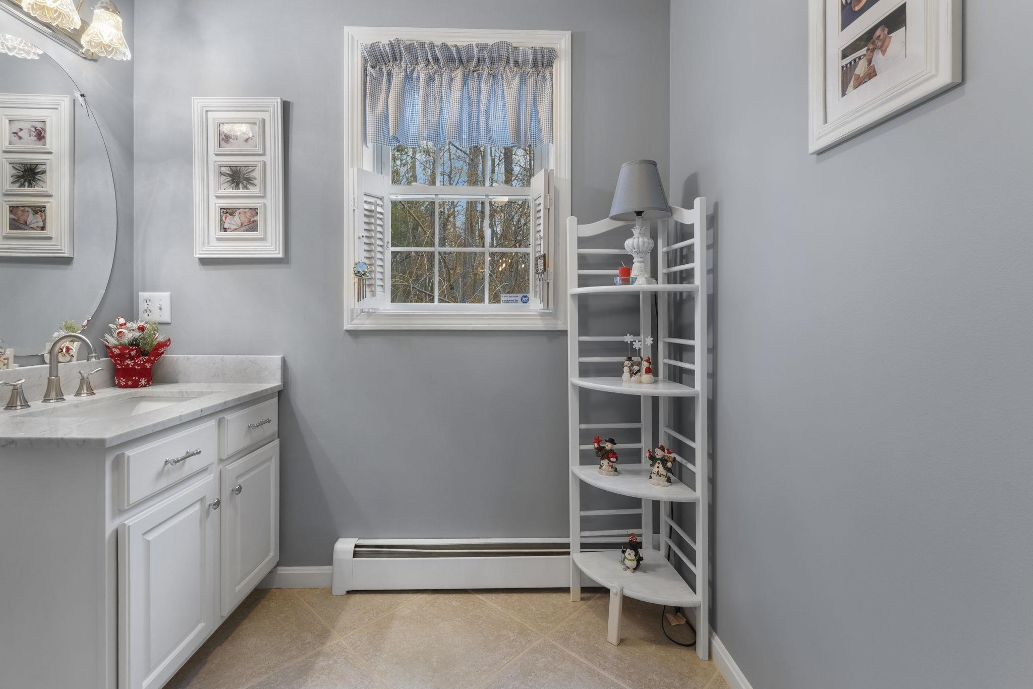 19 Colonial Drive Londonderry, NH 03053 - Photo 34 of 58