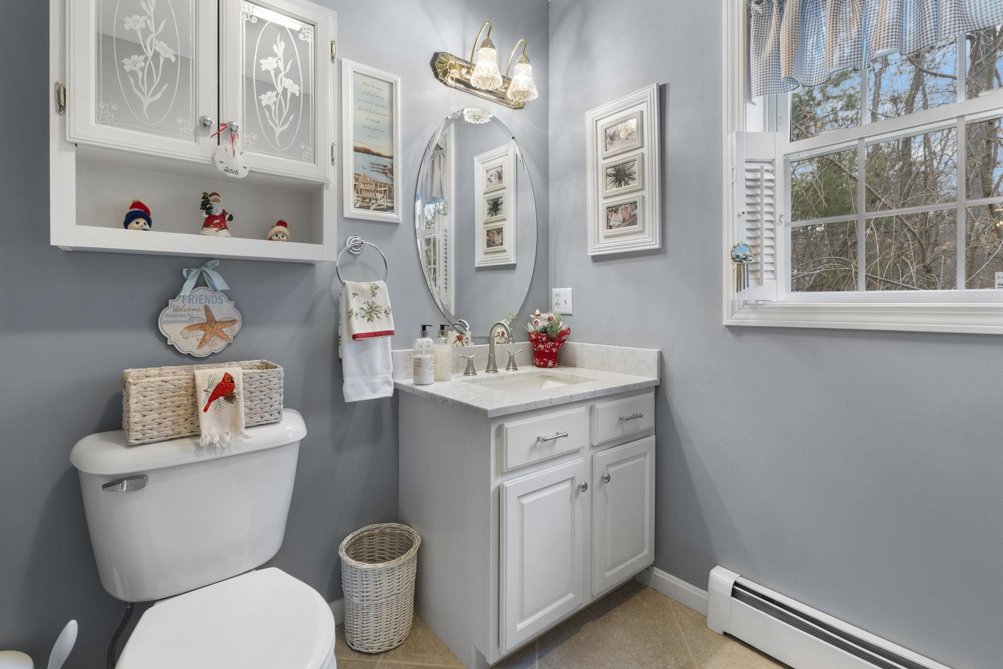 19 Colonial Drive Londonderry, NH 03053 - Photo 35 of 58