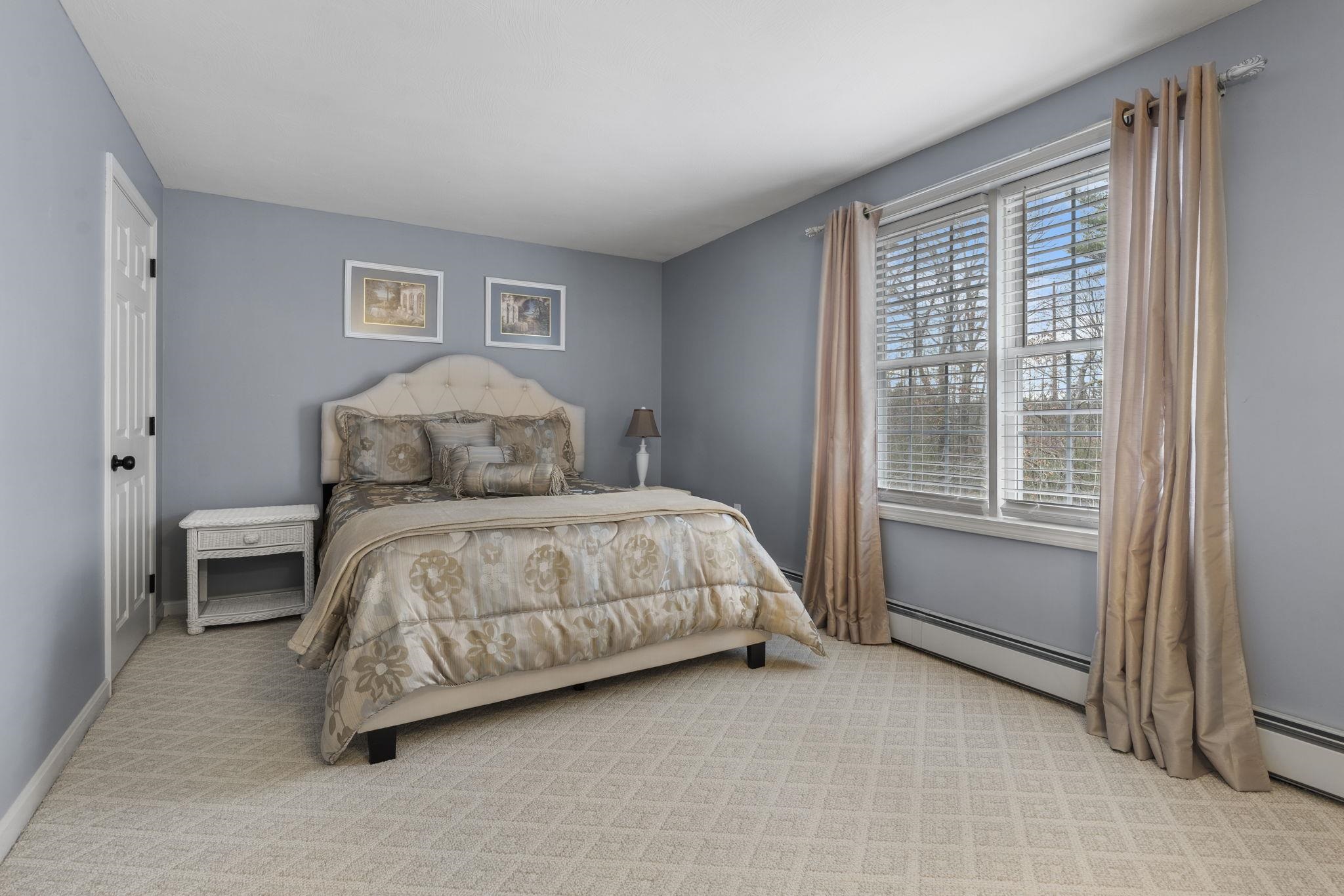 19 Colonial Drive Londonderry, NH 03053 - Photo 42 of 58