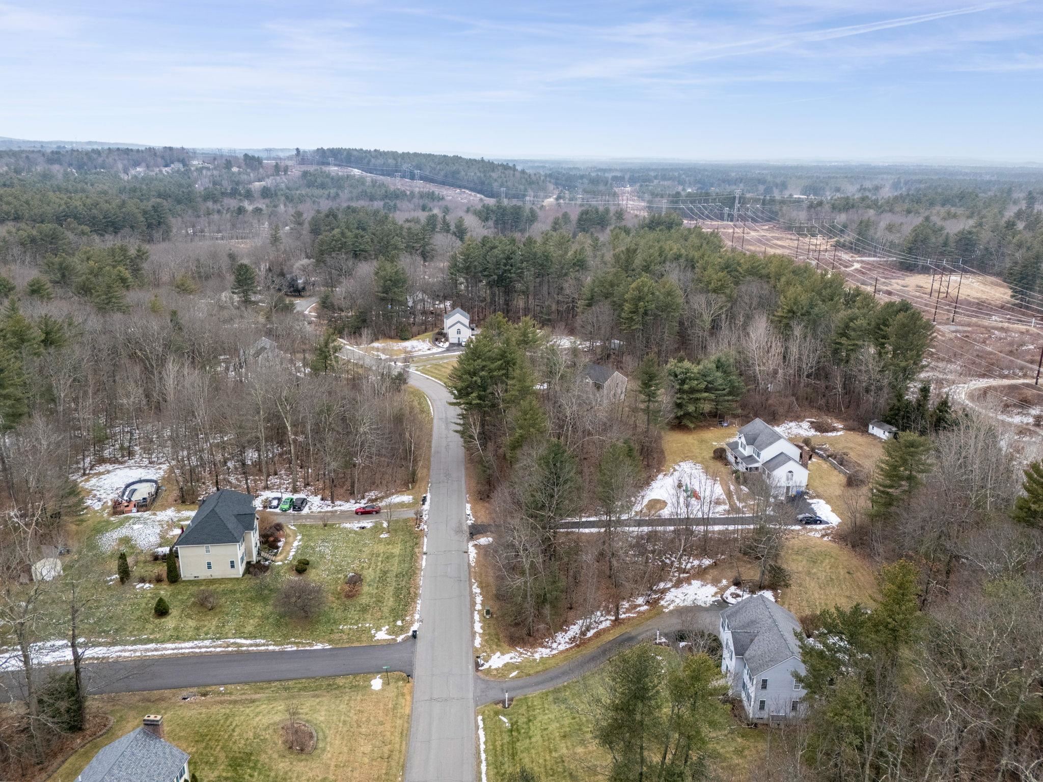 19 Colonial Drive Londonderry, NH 03053 - Photo 8 of 58