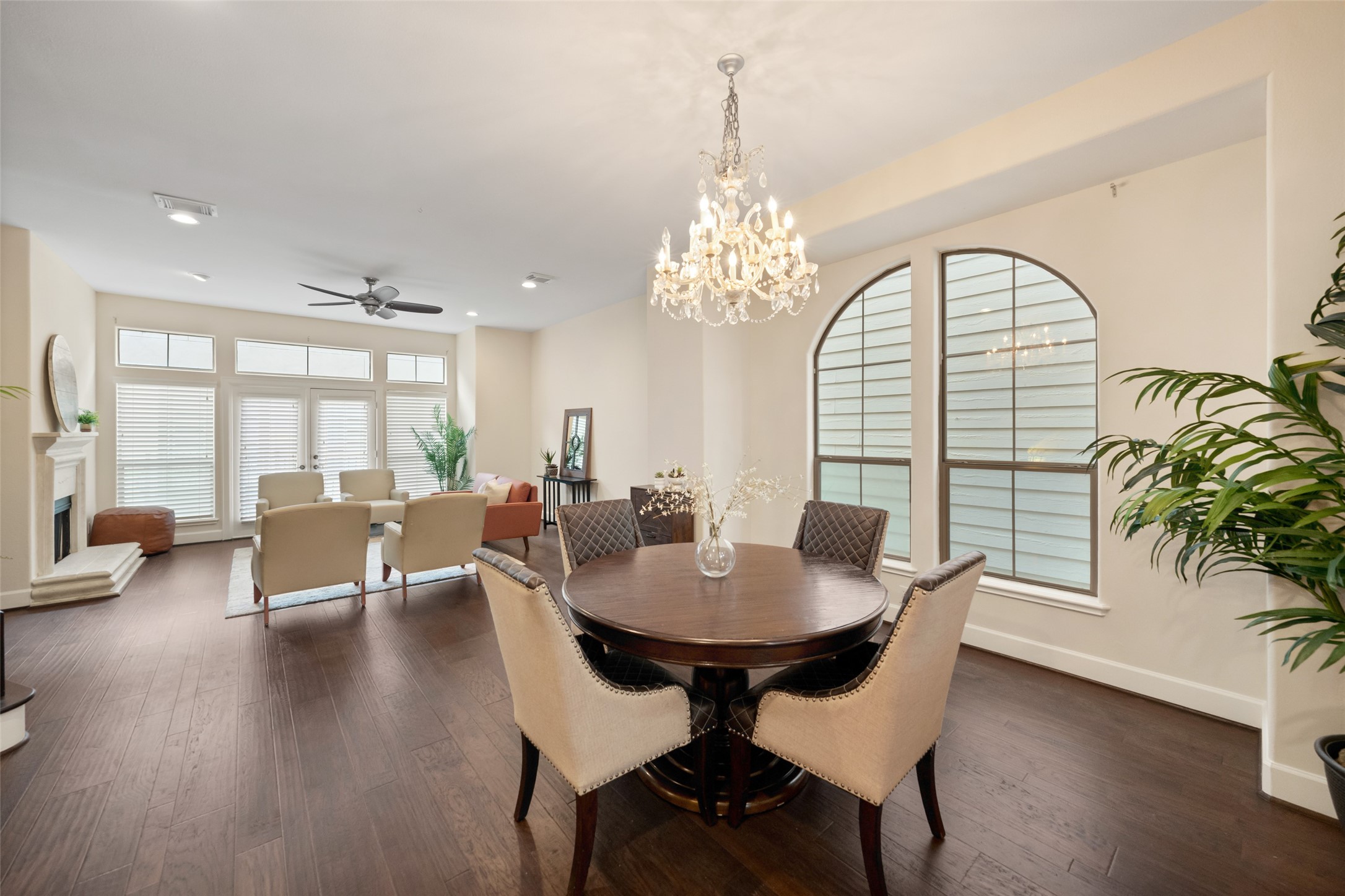 562 Bomar Street Houston, TX 77006 - Photo 6 of 28 Gorgeous Floors