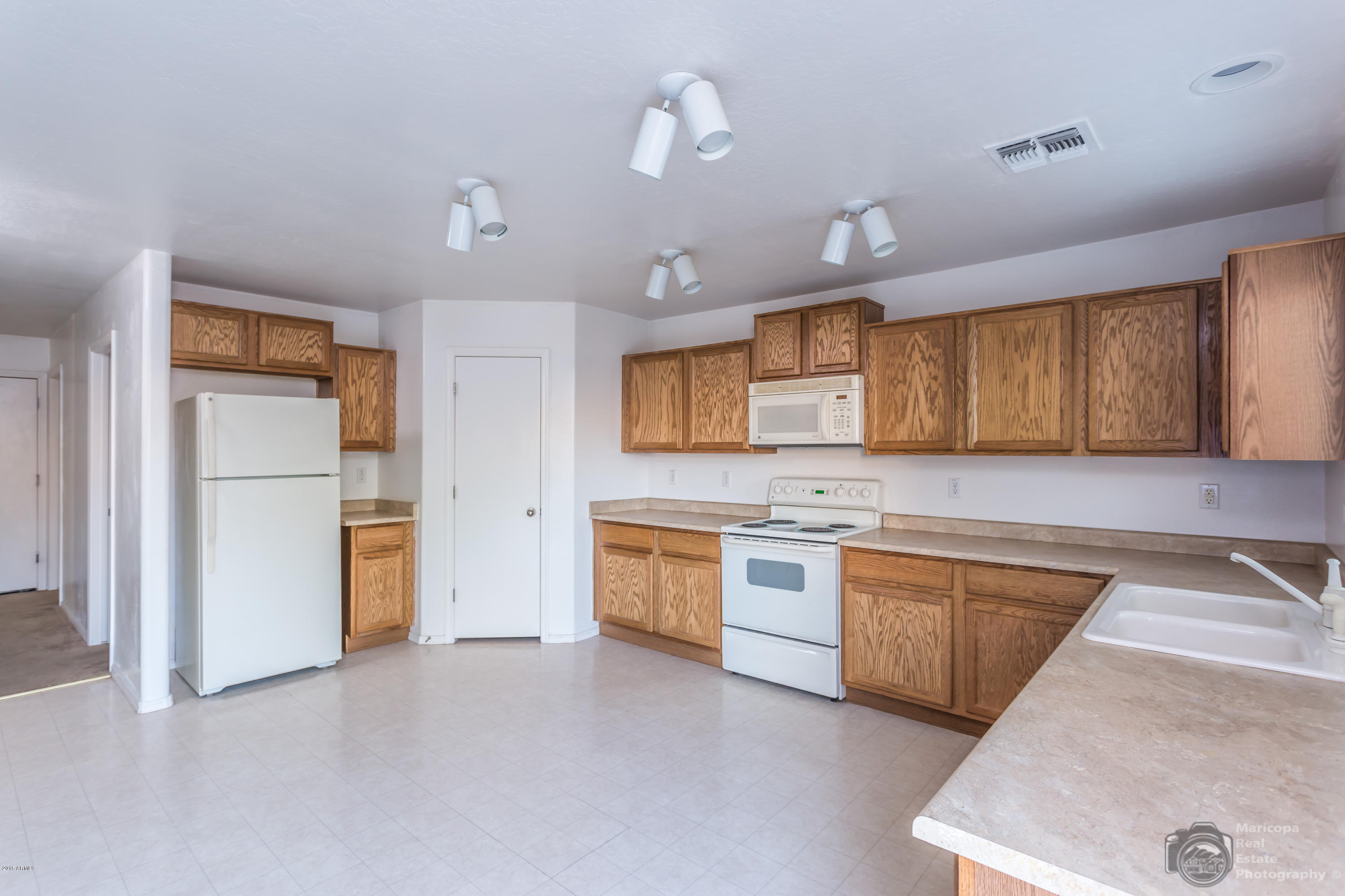 43872 West Cowpath Road Maricopa, AZ 85138 - Photo 10 of 26 9