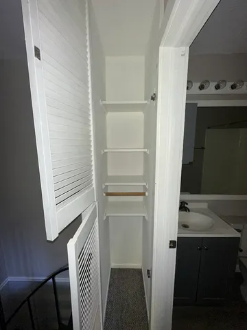 $72,900 | 16 St Thomas Colony Street, Unit 6, Fox Lake, IL 60020