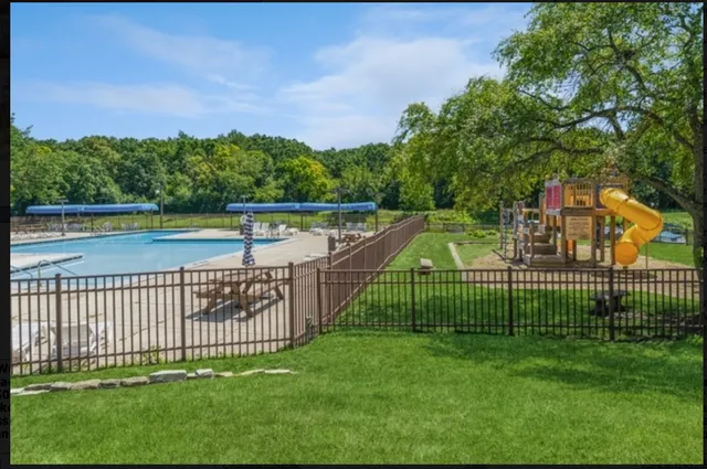 $72,900 | 16 St Thomas Colony Street, Unit 6, Fox Lake, IL 60020