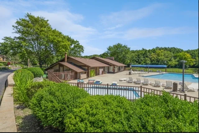 $72,900 | 16 St Thomas Colony Street, Unit 6, Fox Lake, IL 60020