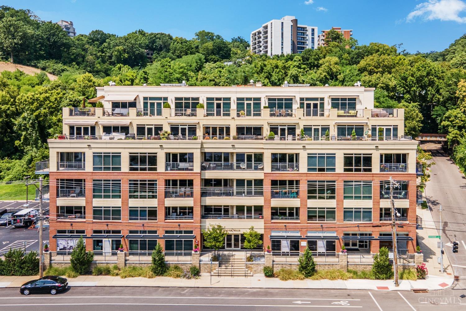 2260 Riverside Drive, Unit 305 Cincinnati, OH 45202 - Photo 2 of 5