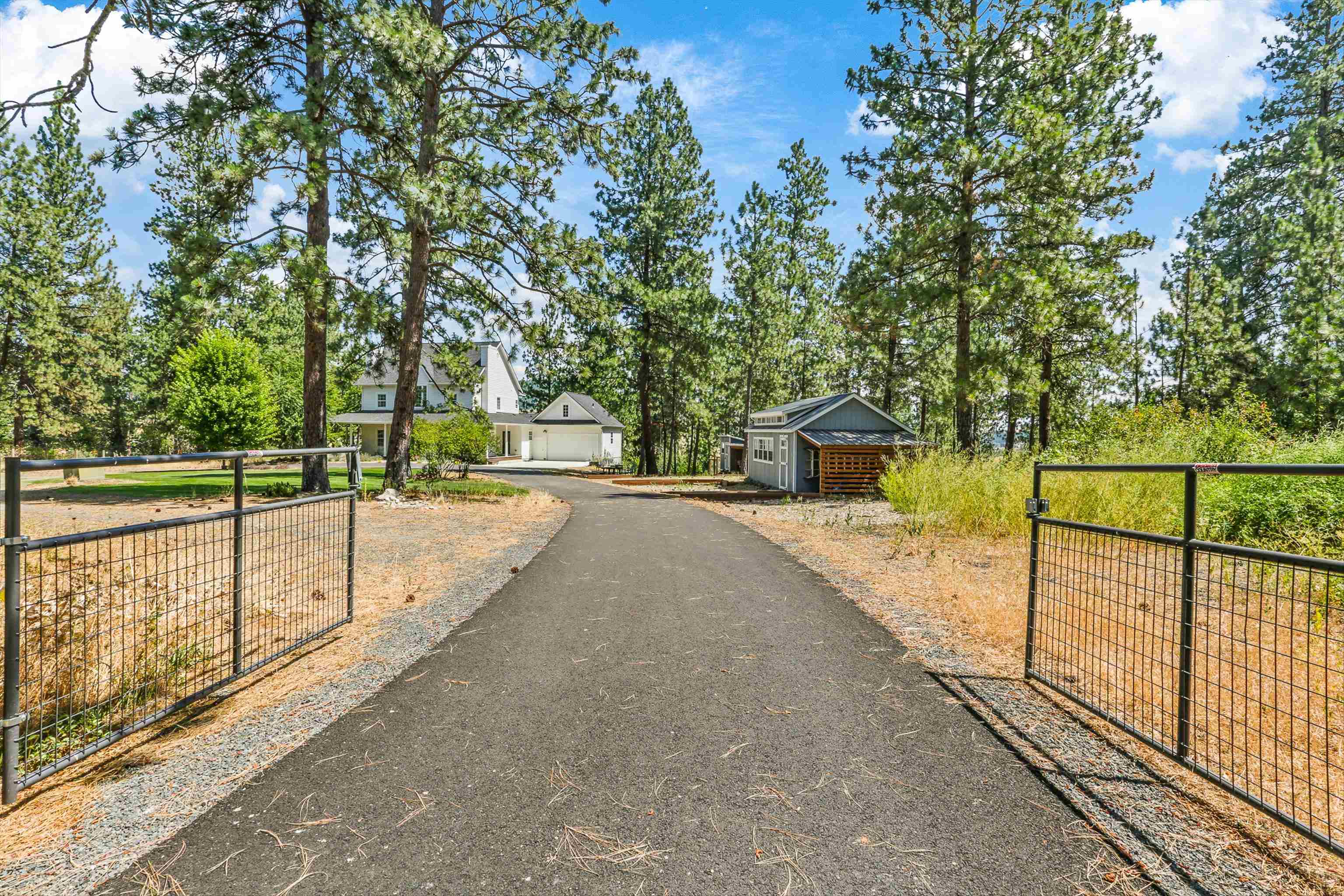 10803 South Freya Road Spokane, WA 99223 - Photo 4 of 50