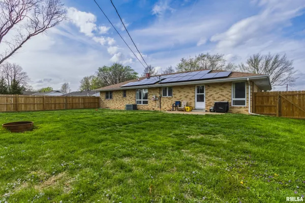 $185,000 | 865 East Franklin Street, Macomb, IL 61455