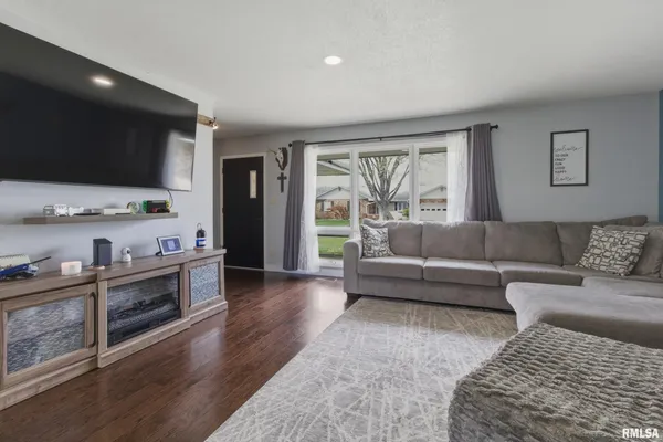 $185,000 | 865 East Franklin Street, Macomb, IL 61455