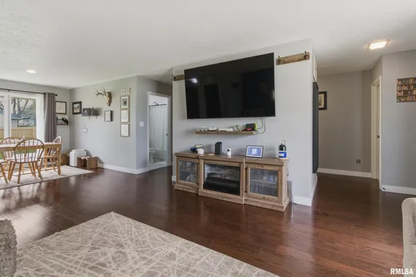 $185,000 | 865 East Franklin Street, Macomb, IL 61455