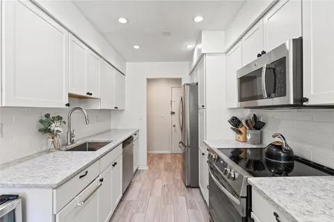 $450,000 | 16 Foxwood Drive, Unit 6, Pleasantville, NY 10570