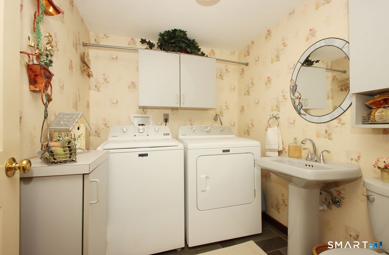 7 Old Forge Road North Haven, CT 06473 - Photo 21 of 40 a utility room with dryer and washer