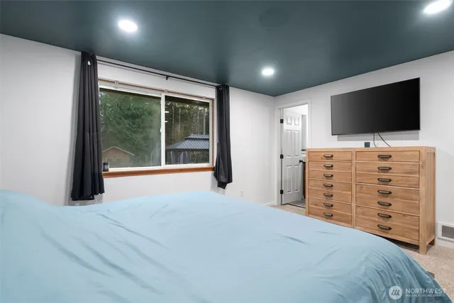 a view of a livingroom with furniture