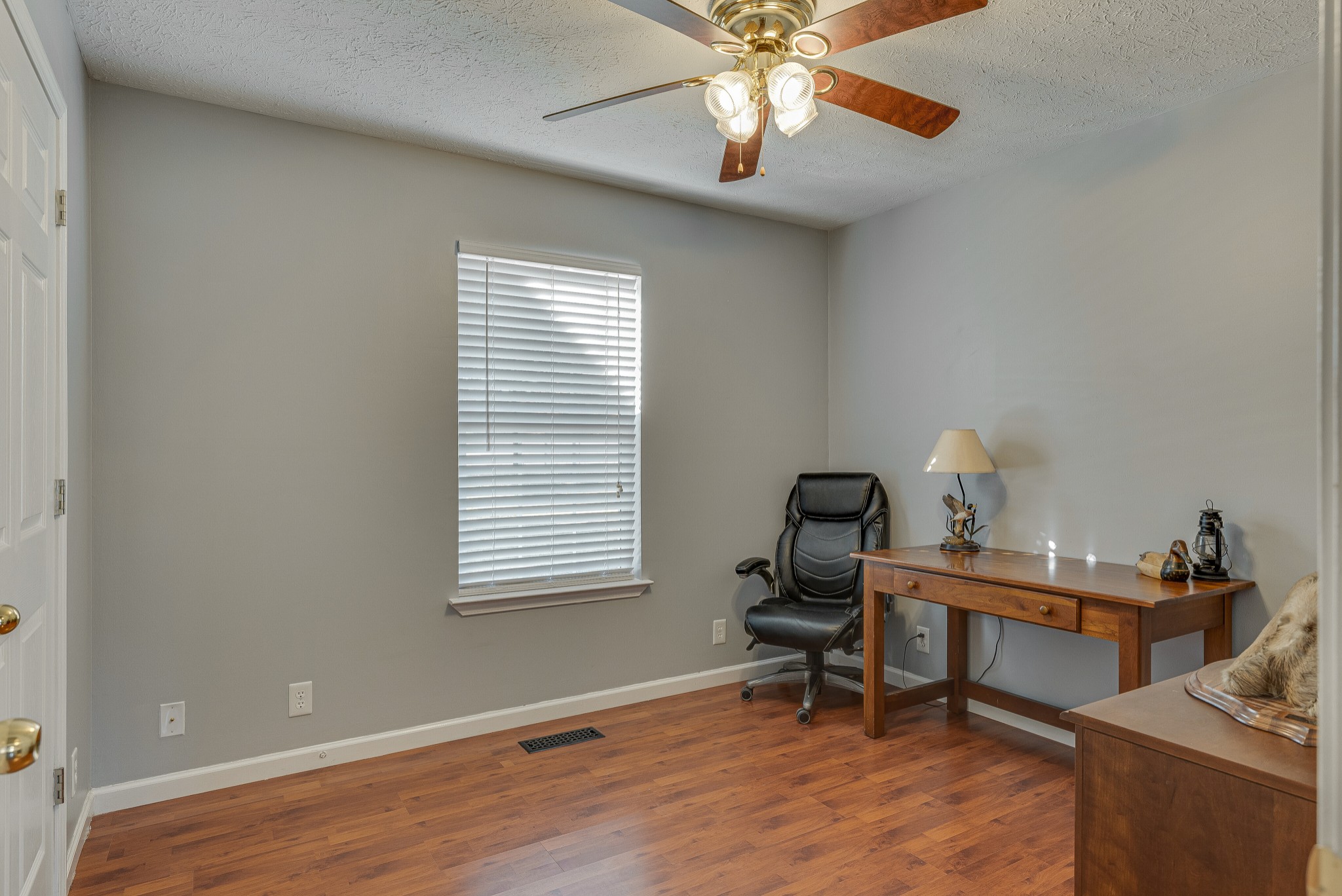 140 Cora Street Portland, TN 37148 - Photo 18 of 27 a workspace with furniture and a window