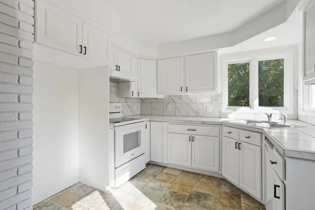 $429,900 | 2381 Pagel Road, Mendota Heights, MN 55120