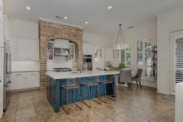 $850,000 | 55 Mason Pond Place, The Woodlands, TX 77381